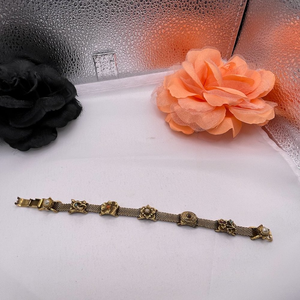 11.24.23.5 Rare ***Goldette Gold tone mesh Moveable Charm Bracelet